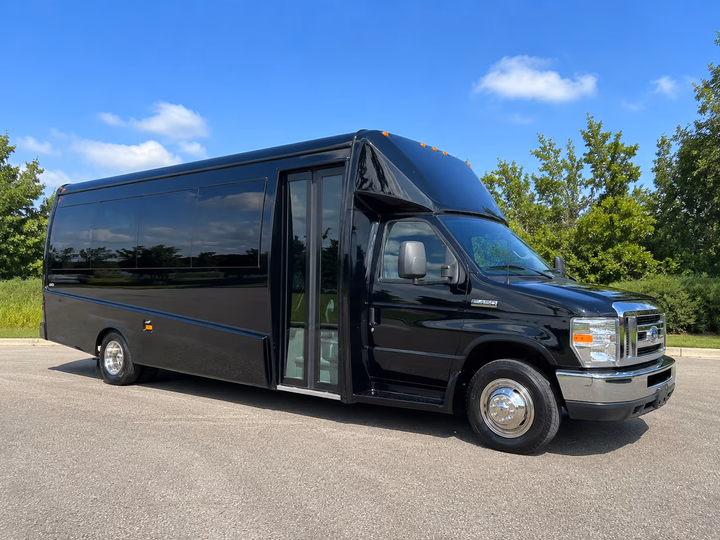 minibus wine tour rentals for small groups in montgomery county